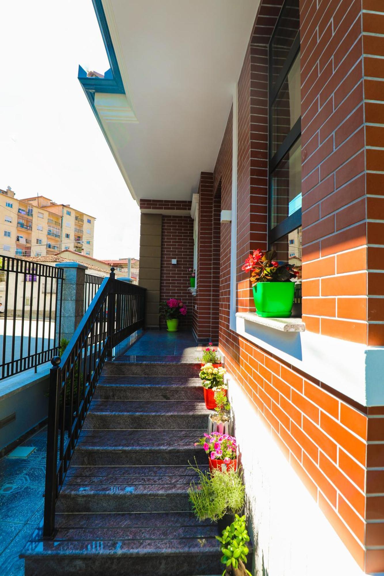 Hotel Peroni Korce Exterior photo